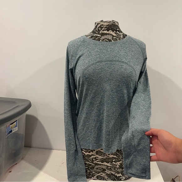 Lululemon swiftly tech long sleeve - Picture 4 of 4